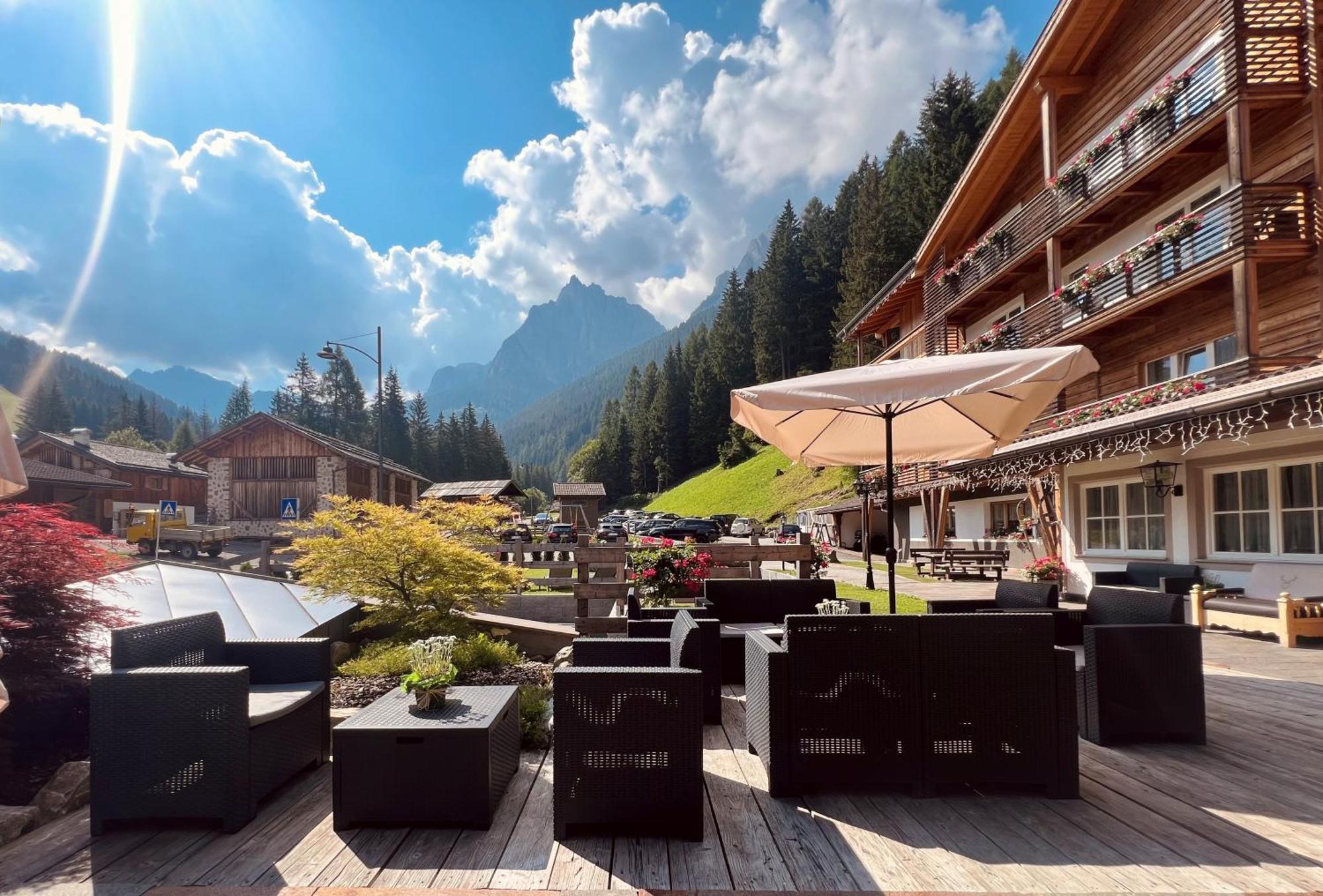 Hotel Valacia Поца ди Фаса Екстериор снимка