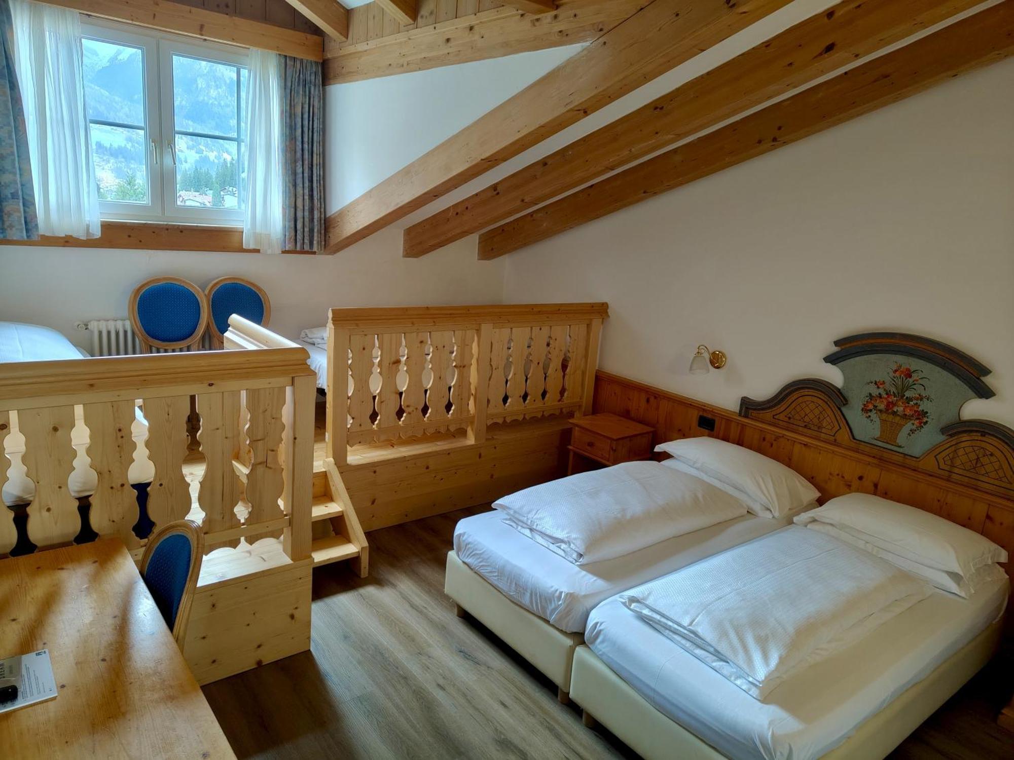 Hotel Valacia Поца ди Фаса Екстериор снимка