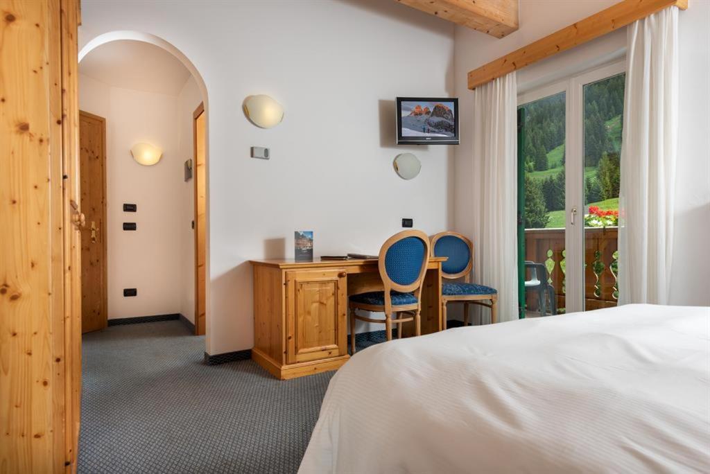 Hotel Valacia Поца ди Фаса Екстериор снимка