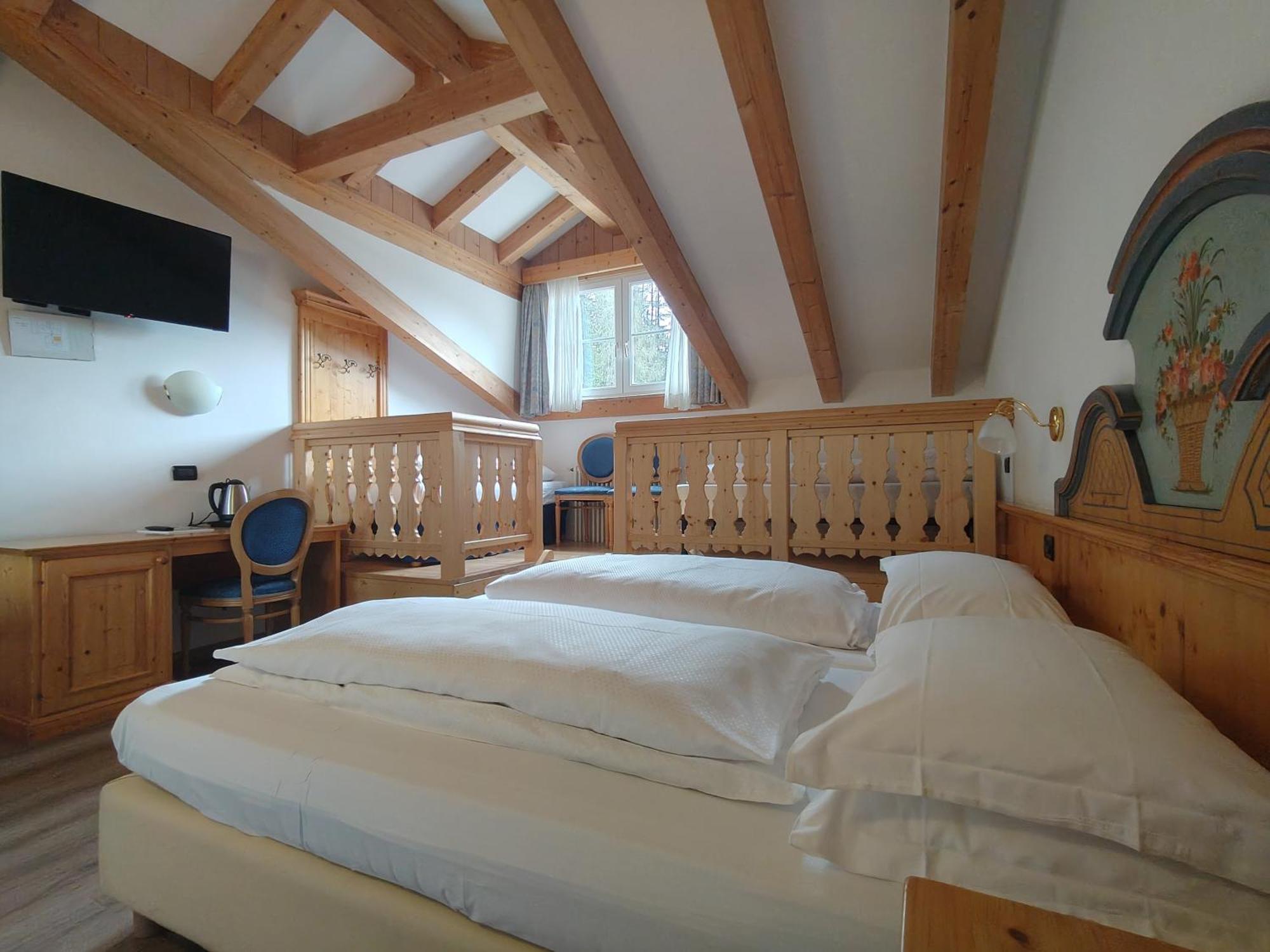 Hotel Valacia Поца ди Фаса Екстериор снимка