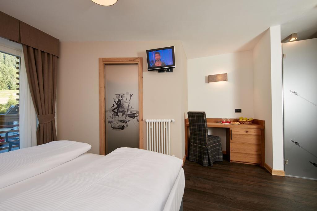 Hotel Valacia Поца ди Фаса Екстериор снимка