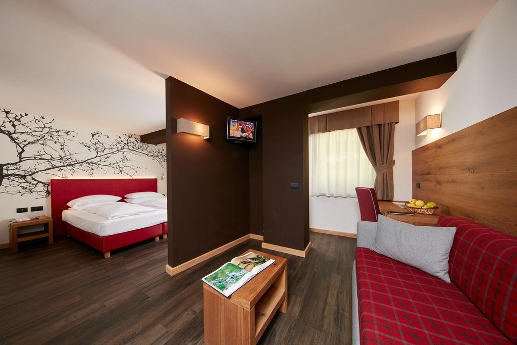 Hotel Valacia Поца ди Фаса Стая снимка