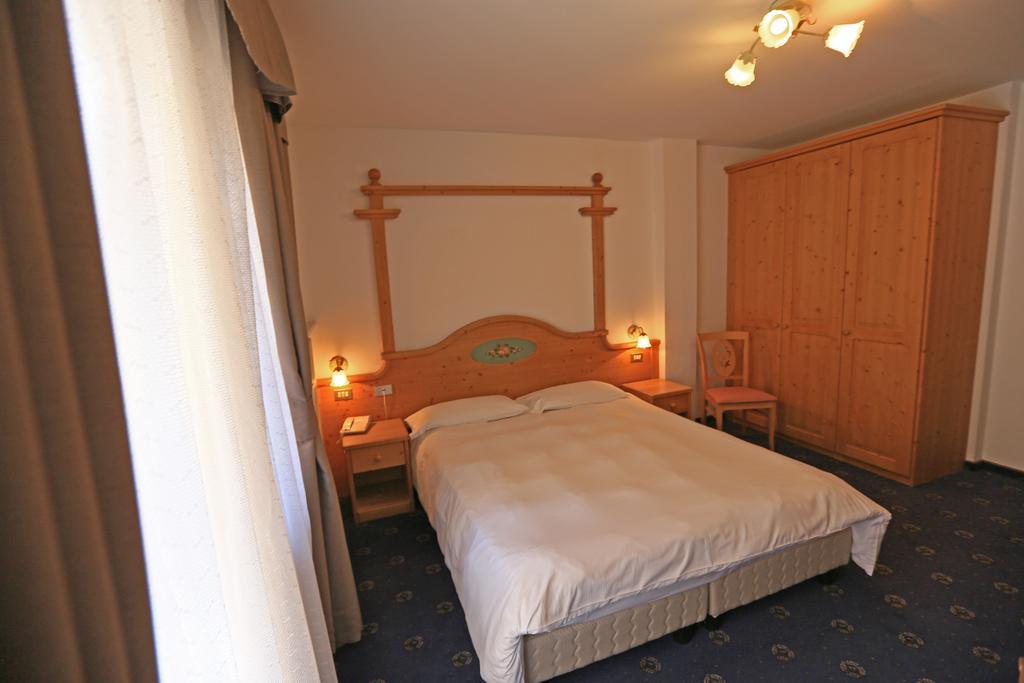 Hotel Valacia Поца ди Фаса Екстериор снимка