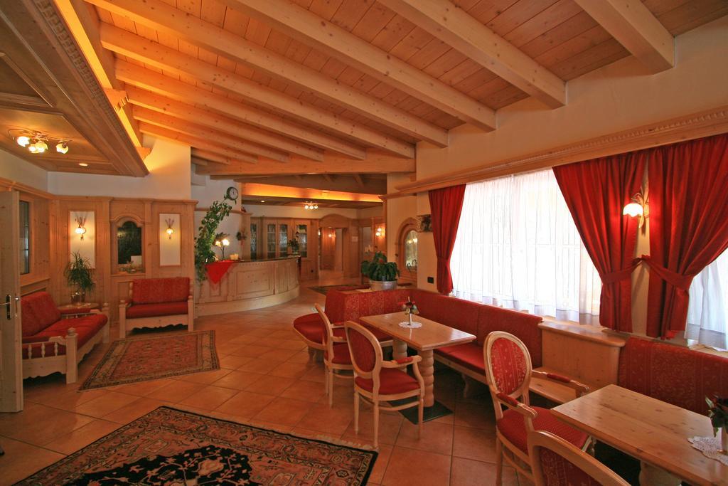 Hotel Valacia Поца ди Фаса Екстериор снимка
